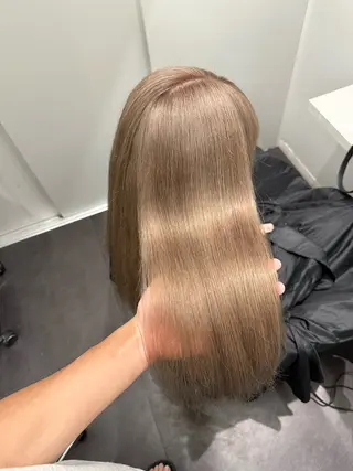 セミロング カラー 💫艶ハイトーン×髪 質改善💫リュウトのヘアスタイル