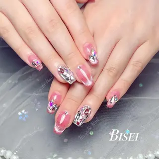 ネイル 🦋 Queenieのネイルデザイン