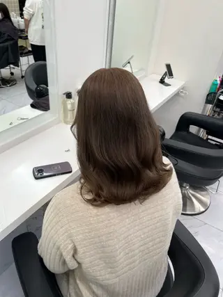 セミロング 寒色/ベージュヘア ブリーチありMiOのヘアスタイル
