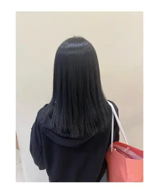 カラー 新嵩 真理のヘアスタイル