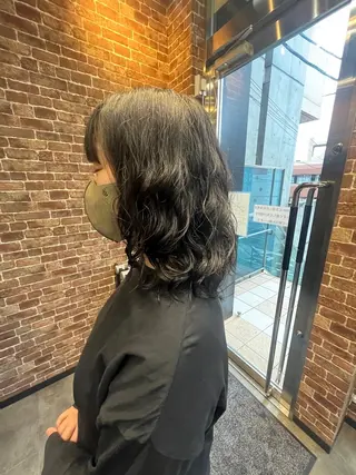 ミディアム カラー パーマ ヘアアレンジ メンズ キッズ ネイル マツエク・マツパ アイブロウ 久木原 ゆりのヘアスタイル