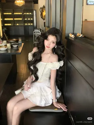 ロング カラー ヘアアレンジ 純欲韓国ワンホン🤍 𝑌𝑢𝑖🤍のヘアスタイル