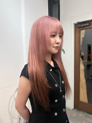 ロング カラー ケアブリーチ： Y u a n🧼のヘアスタイル