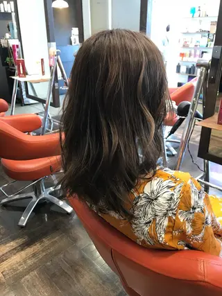 セミロング カラー デザインカラー🌈 高木リョウのヘアスタイル