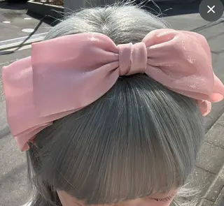 ミディアム カラー ハイトーン💗ピンク 🛼カラフル🍀のヘアスタイル