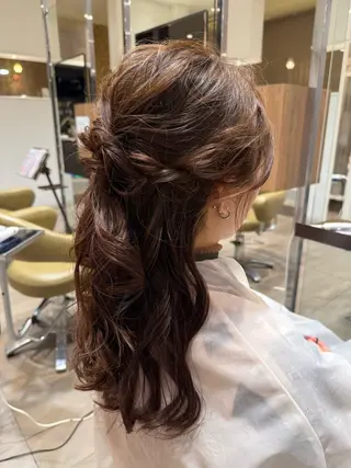 セミロング ヘアアレンジ 指 碧波のヘアスタイル