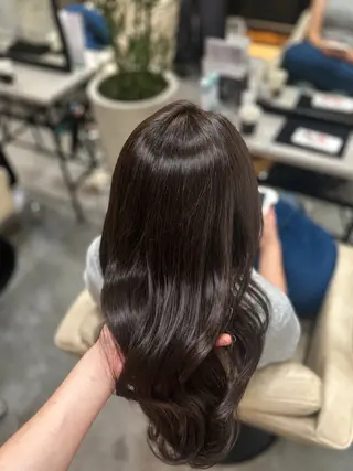 ロング カラー 羽成 優衣菜のヘアスタイル