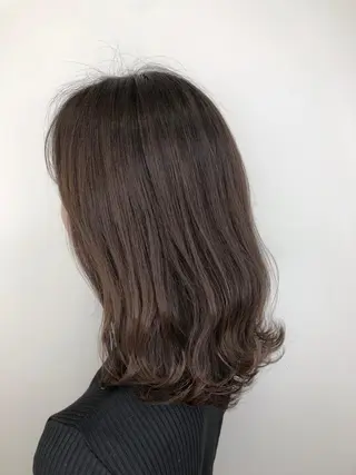 セミロング カラー 【透明感、艶髪】西村 有司のヘアスタイル
