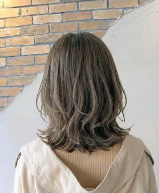 ミディアム 松 ハイトーン/カット✄のヘアスタイル
