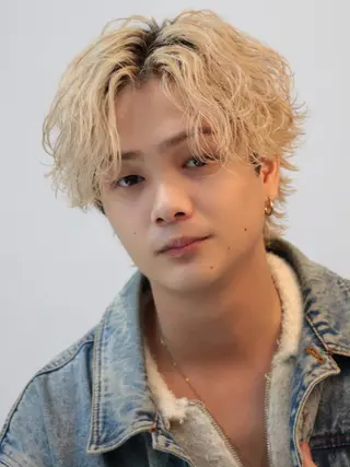 ミディアム パーマ ヘアアレンジ メンズ 🔥ニュアンス フェザー小林海斗🔥のヘアスタイル