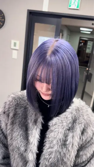 ミディアム カラー ヘアアレンジ ホワイトカラー/ ピンクベージュにったのヘアスタイル