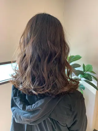 ミディアム カラー 韓国レイヤー×艶髪 ハイトーンRyukiのヘアスタイル