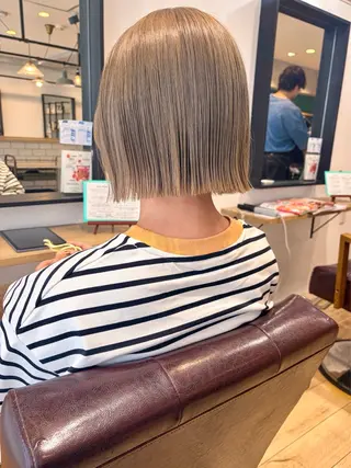 ショート カラー 地毛風ストレート ミニボブ🌷江梨🍎のヘアスタイル