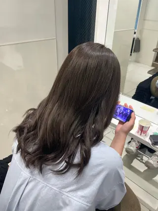 ミディアム カラー yuzuna ハイトーン 天神のヘアスタイル