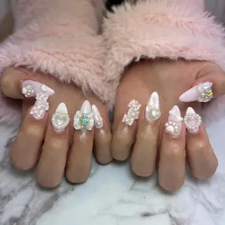 salon UNE LMA見習いスタッフのネイルデザイン