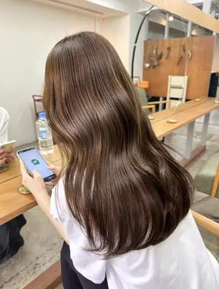 セミロング カラー まさと透明感ベージュ カラーレイヤーカットのヘアスタイル