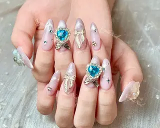 ネイル 🦋 Queenieのネイルデザイン