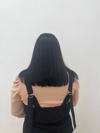 セミロング カラー yuzuna ハイトーン 天神のヘアスタイル