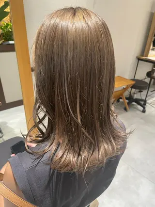 セミロング カラー 高木 櫻のヘアスタイル