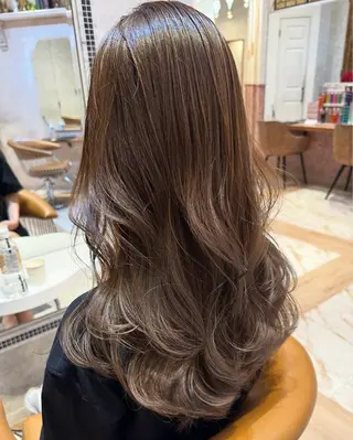 ロング 浅井 さくらのヘアスタイル