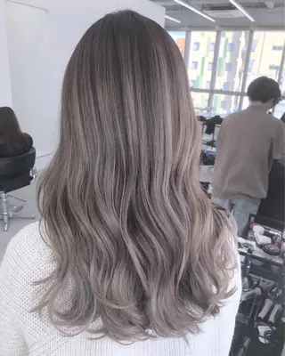 セミロング カラー ブリーチ 透明感HIDEのヘアスタイル