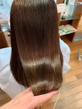 ミディアム 岩田 カミラのヘアスタイル