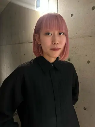 ショート qiie ワンカラー 黒染め　白髪染めのヘアスタイル