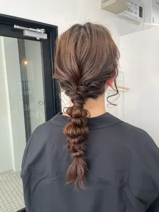 セミロング ヘアアレンジ uru" すずきさゆりのヘアスタイル