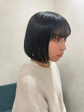 ショート 透明感オリーブ🫒/ ブリーチなしWカラーのヘアスタイル
