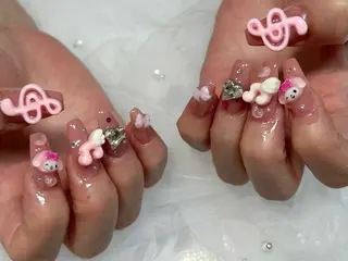 ミディアム yuka ⭐︎のネイルデザイン