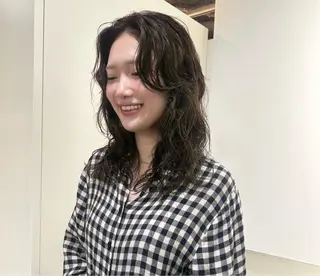 セミロング カラー パーマ 🎀suzuna 透明感colorのヘアスタイル