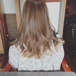 ロング 安部 悠のヘアスタイル