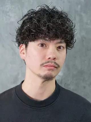 ミディアム 高崎 健司のヘアスタイル