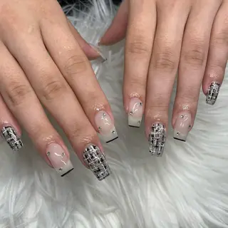 ミディアム ネイル Y. Sのネイルデザイン
