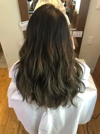 ロング カラー 永冶 花織のヘアスタイル