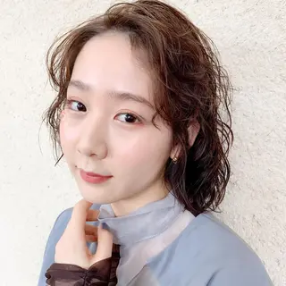 ミディアム カラー パーマ 角戸 りおのヘアスタイル