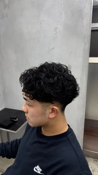 パーマ メンズ 田中 辰弥のヘアスタイル