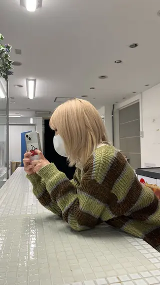 セミロング カラー 🍓ブリーチカラー 🎀nene🍓のヘアスタイル