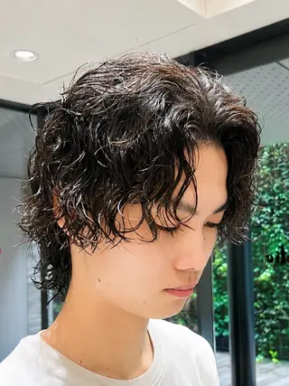 ミディアム パーマ メンズ 🇺🇸サーフカール 🇺🇸ケンシロウのヘアスタイル
