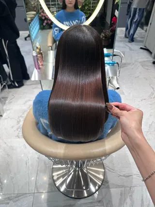 セミロング 髪質改善　縮毛の達人 矢井由真のヘアスタイル