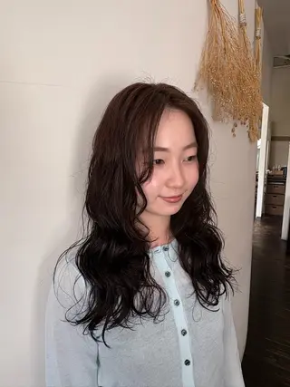 ロング パーマ 柴田 胡桃のヘアスタイル