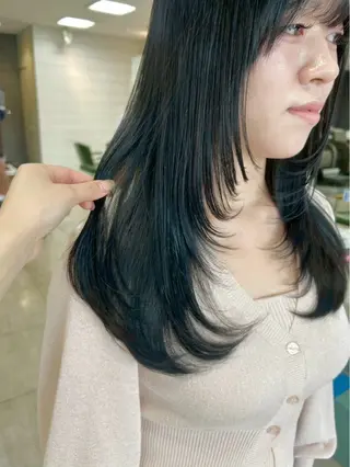 ロング カラー 西岡 英菜のヘアスタイル