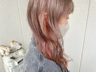 ロング カラー インナーカラー 推し ブリーチ  髪質改善のヘアスタイル