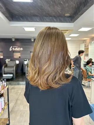 ミディアム カラー 西岡 英菜のヘアスタイル