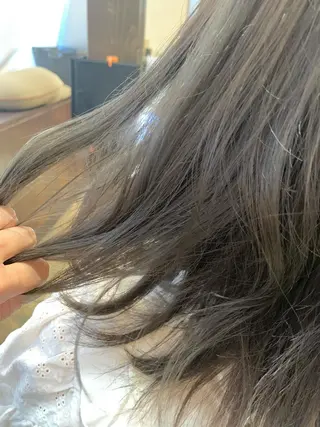 ミディアム カラー 佐藤 瑚碧のヘアスタイル
