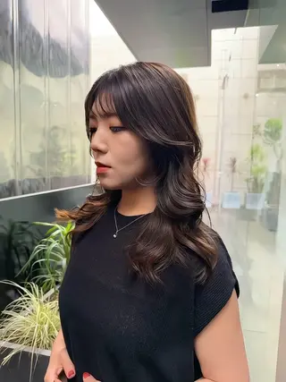 ロング カラー CHERIEブリーチ ダブルカラー 天神のヘアスタイル