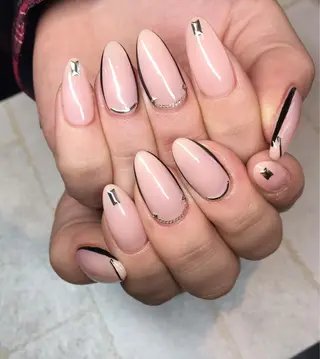 ネイル 里見 麗のネイルデザイン