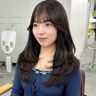 セミロング 山﨑 優衣のヘアスタイル