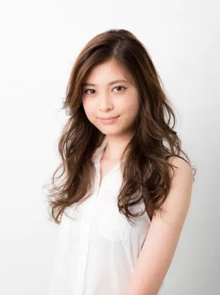ロング パーマ 趙 英来のヘアスタイル