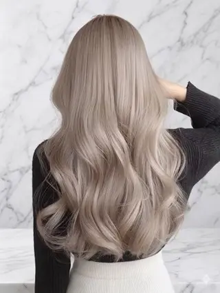 ロング 渋谷ハイトーン ななかのヘアスタイル